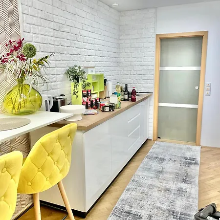 Topel Dom V Srediscu Mesta