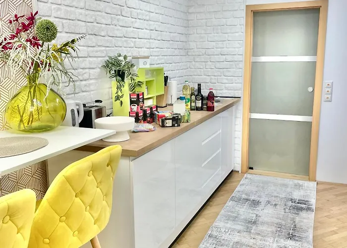 Topel Dom V Srediscu Mesta